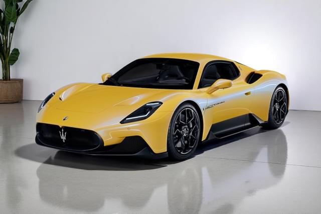 Maserati Mc20 Giallo Genio Color Image
